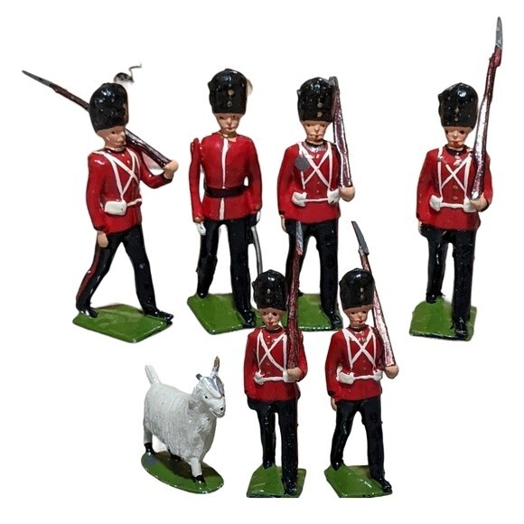Miniatures the Royal Welsh fusiliers Other - Miniatures the Royal Welsh fusiliers 6 soldiers and goat mascot in box